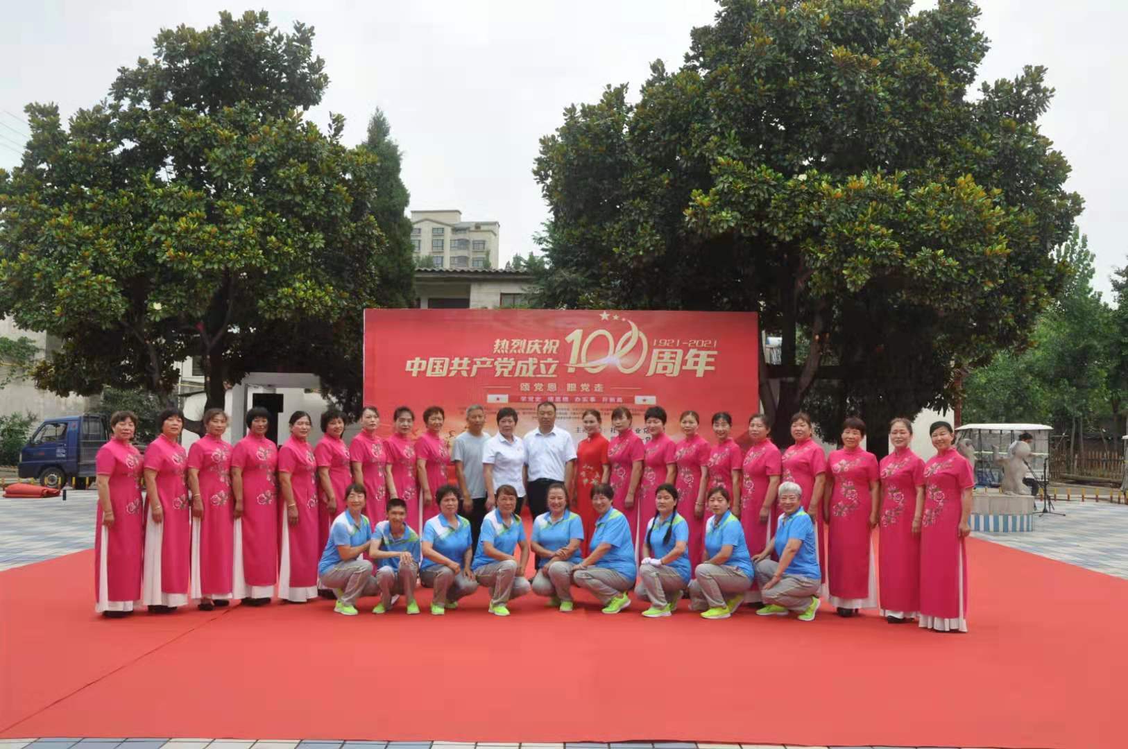 博農集團隆重舉辦“七一”頌黨恩、跟黨走紅歌演出活動